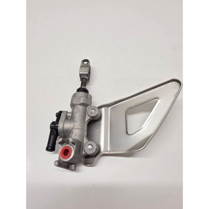 Suzuki SV 650 S (98-02) POMPA HAMULCOWA TYŁ OSŁONA