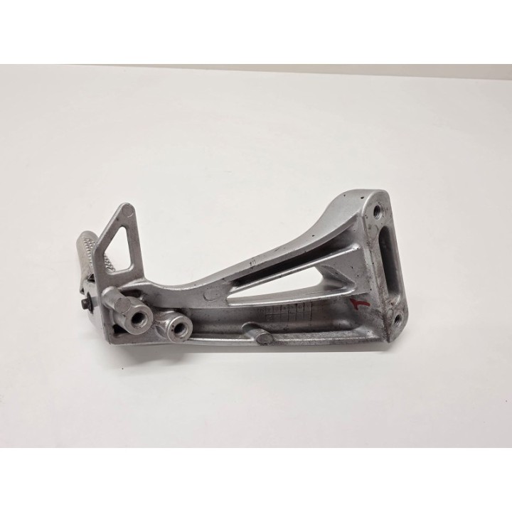 Suzuki SV 650 S (98-02) SET PODNÓŻEK PASAŻERA LEWY TYŁ