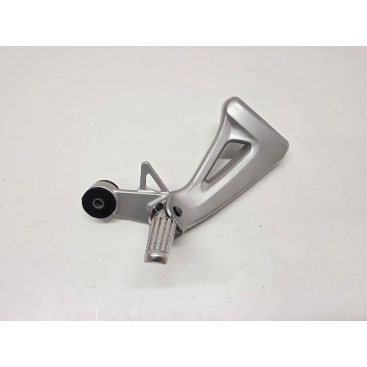 Suzuki SV 650 S (98-02) SET PODNÓŻEK PASAŻERA PRAWY TYŁ