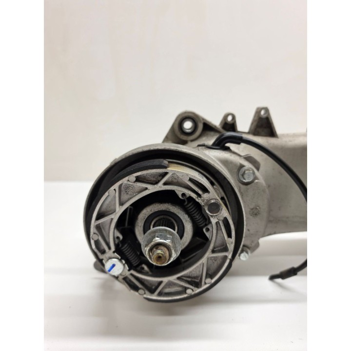 Piaggio Vespa Primavera 50 4T Fi (21) SILNIK