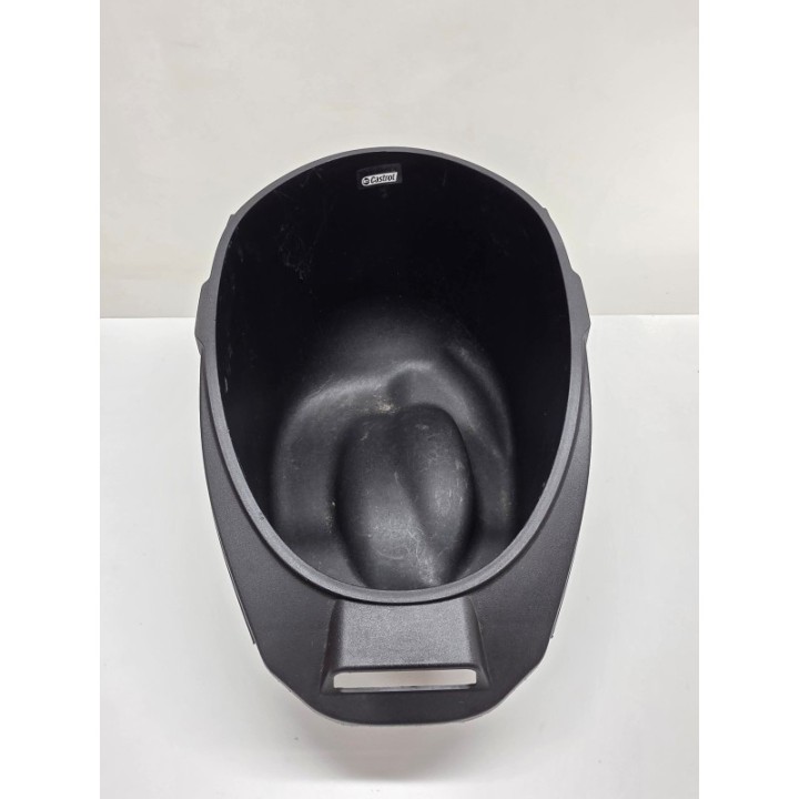 Piaggio Vespa Primavera 50 4T Fi (21) SCHOWEK POD SIEDZENIE