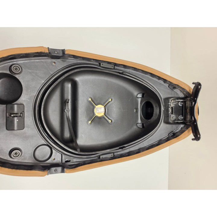 Piaggio Vespa Primavera 50 4T Fi (21) SIEDZENIE KANAPA