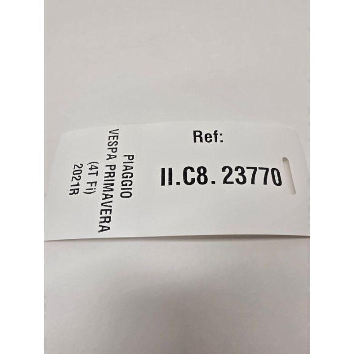 Piaggio Vespa Primavera 50 4T Fi (21) PODNÓŻEK PASAŻERA LEWY OSŁONA