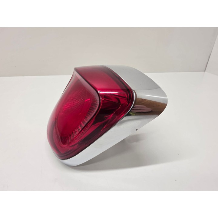Piaggio Vespa Primavera 50 4T Fi (21) LAMPA TYŁ