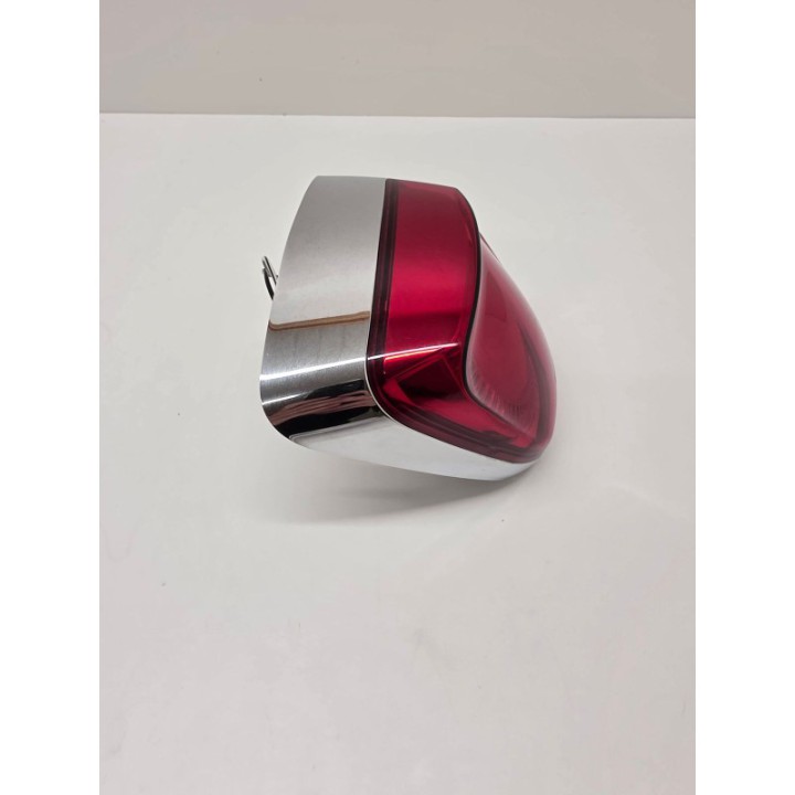 Piaggio Vespa Primavera 50 4T Fi (21) LAMPA TYŁ