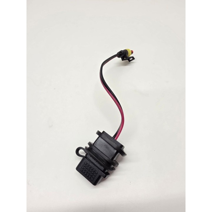 Piaggio Vespa Primavera 50 4T Fi (21) GNIAZDO USB ŁADOWARKA