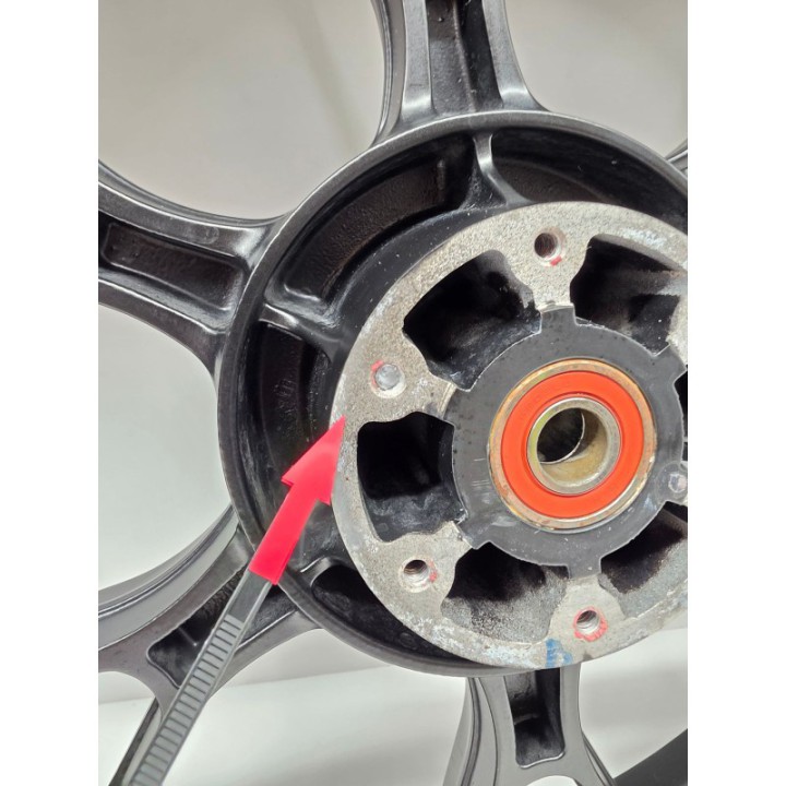 Derbi Senda 50 SM 2T (20) KOŁO OPONA FELGA TYŁ 17"X3.50