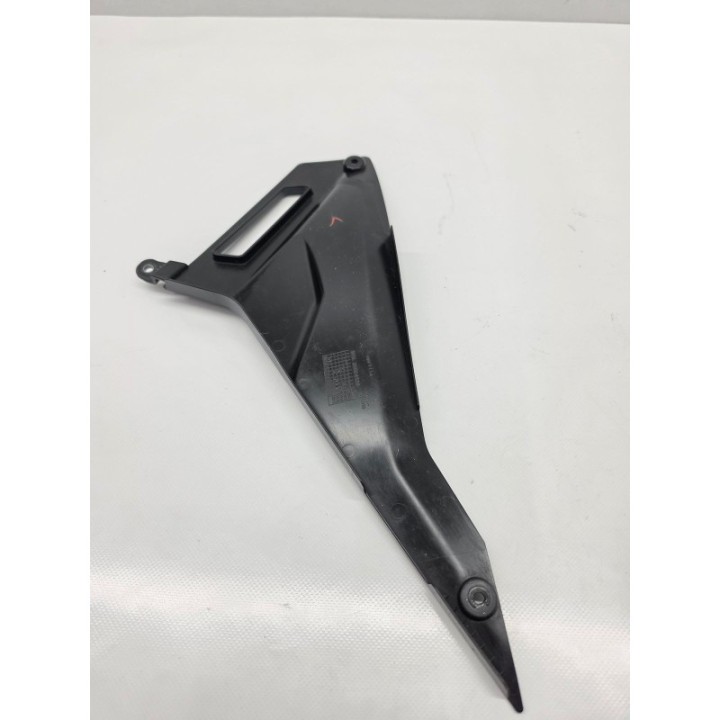 Derbi Senda 50 SM 2T (20) WYPEŁNIENIE OGON OSŁONA LEWA