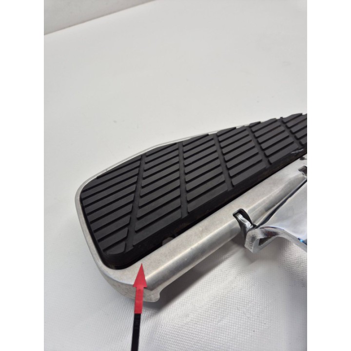 Honda VT 1100 C3 Shadow Aero (98-02) PODNÓŻEK PODEST PRAWY PRZÓD MOCOWANIE