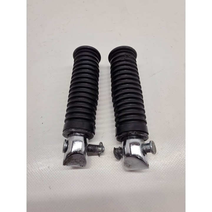 Kawasaki VN 800 Vulcan (00) SET PODNÓŻEK PASAŻERA LEWY PRAWY