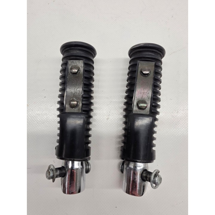 Kawasaki VN 800 Vulcan (00) SET PODNÓŻEK PASAŻERA LEWY PRAWY