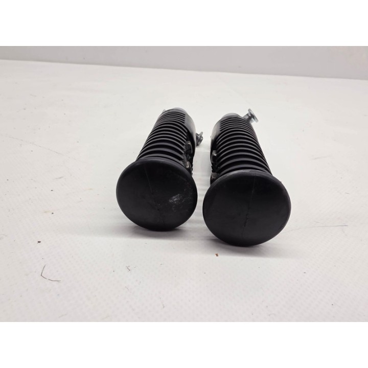 Kawasaki VN 800 Vulcan (00) SET PODNÓŻEK PASAŻERA LEWY PRAWY