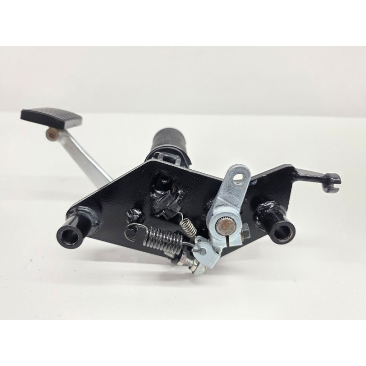 Kawasaki VN 800 Vulcan (00) SET PRAWY DŹWIGNIA HAMULCA PODNÓŻKI
